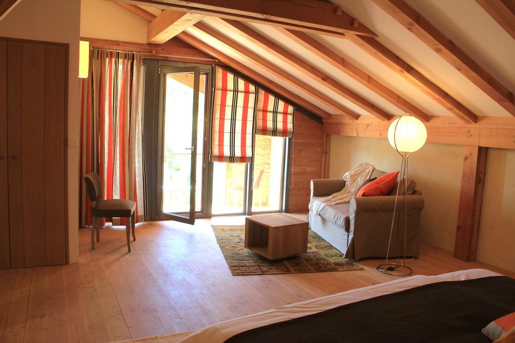 Hollyoaks Estate Hotel Saint-Pons-la-Calm Room photo
